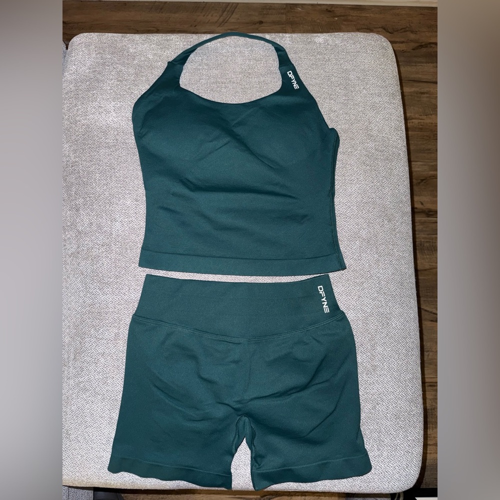 Pine Dfyne Workout set like new!